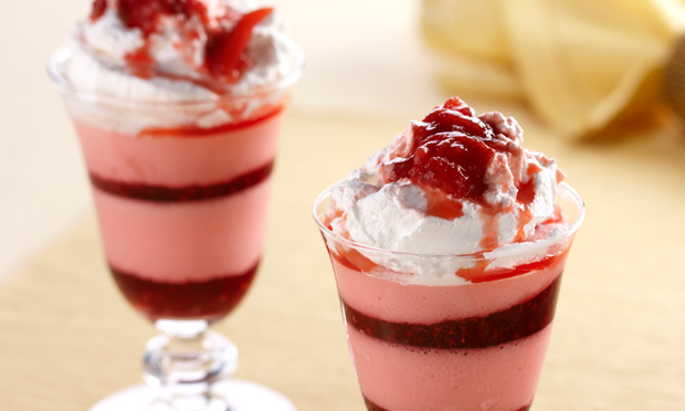 Mousse de morango com chantili