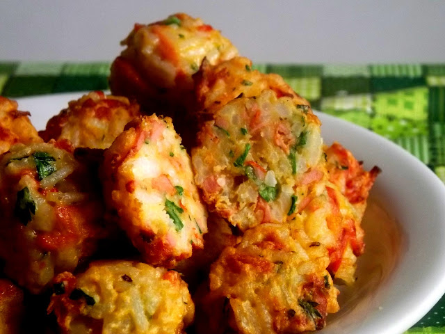 Bolinho de arroz com salsicha