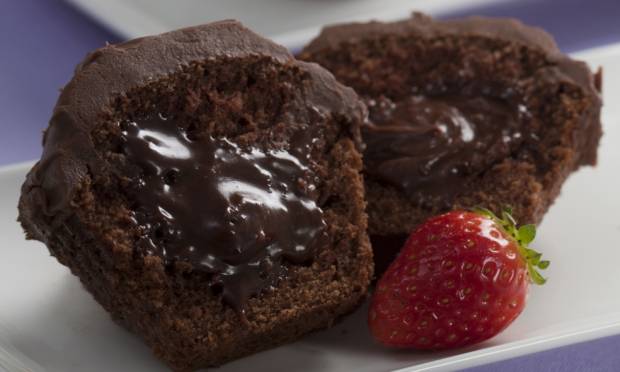 Cupcake surpresa, com recheio cremoso de chocolate