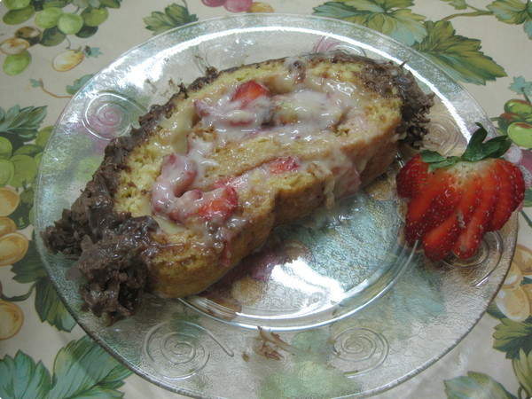Rocambole de Chocolate com Morangos