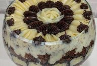 Bolo de chocolate cremoso recheio de coco, e cobertura de brigadeiro
