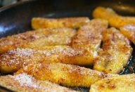 Como fazer banana frita de um jeito simples sem deixar que ela fique muito gordurosa