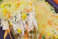 Arroz de forno em camadas