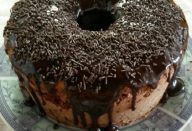 Bolo Formigueiro com Calda de Chocolate