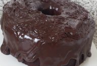 Bolo de Chocolate com Cobertura Extra Cremosa
