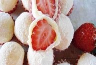 Brigadeiro de Leite em Pó Recheado com Morango❤