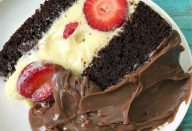 Bolo de Chocolate com Recheio de Leite Ninho Cremoso