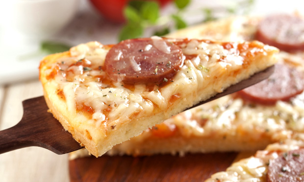 Pizza prática de calabresa e queijo