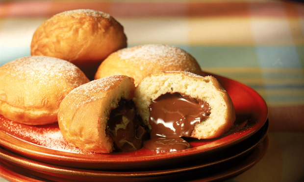 Sonho com recheio de chocolate