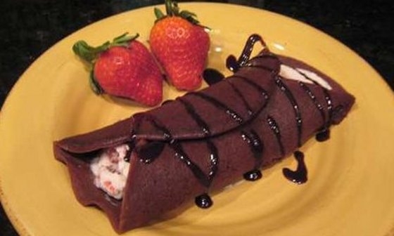 crepe de chocolate recheado com sorvete