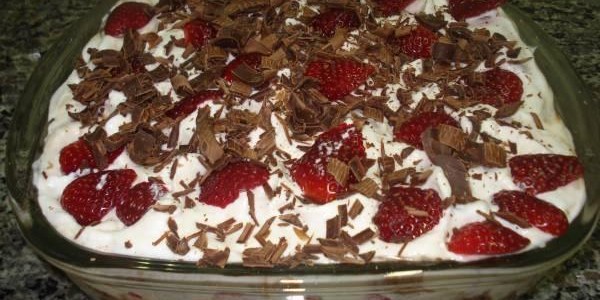 Pavê de morango com chocolate