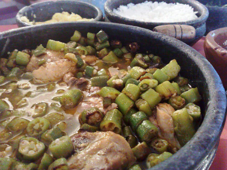 Frango com quiabo mineiro