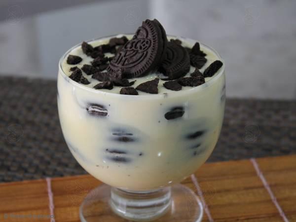 Pavê de chocolate branco com Negresco