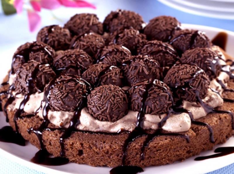 Torta de brigadeiro e sorvete