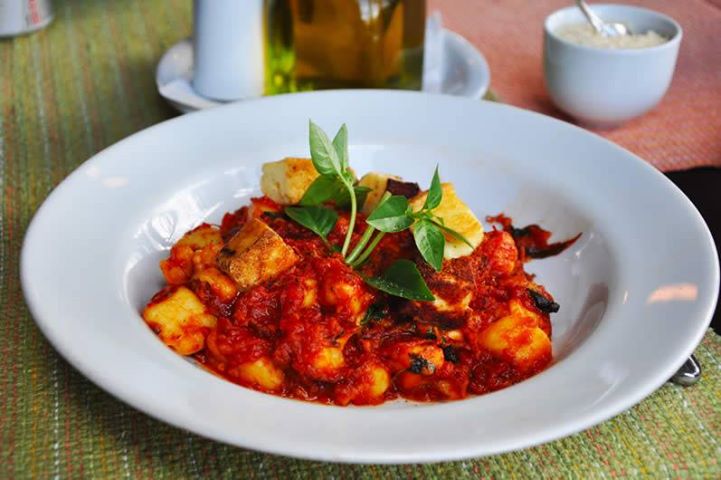 970535_616233388386775_1466904724_n