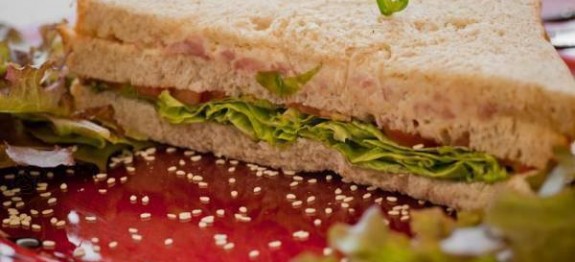 5677_617852594891521_1424022774_n