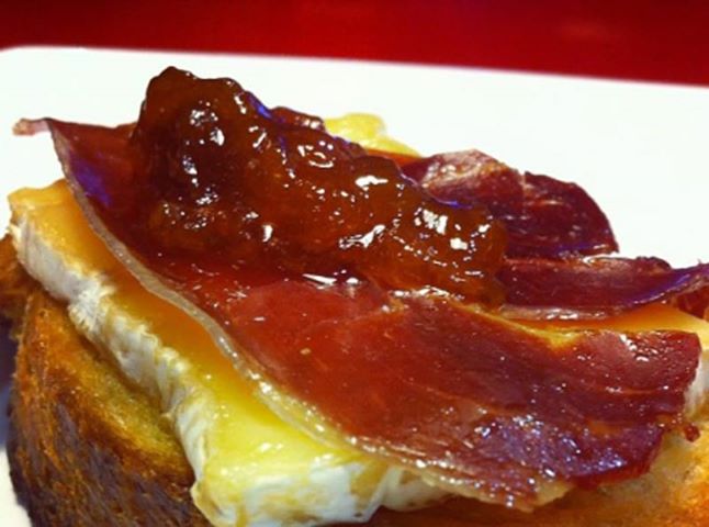 931321_10151656707370479_1766972945_n