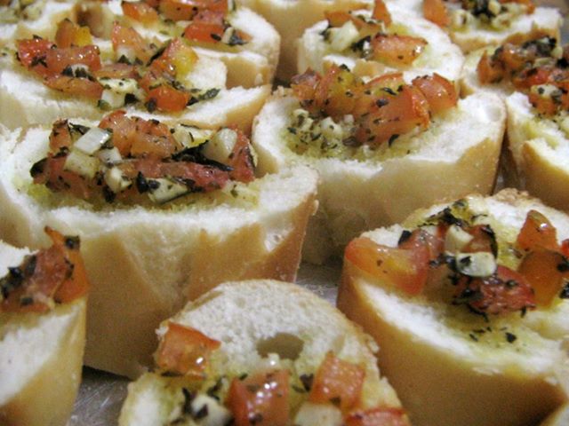 1069170_637001229643324_485210039_n