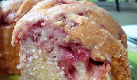 bolo-de-iogurte-e-morango-fresco-f8-113832