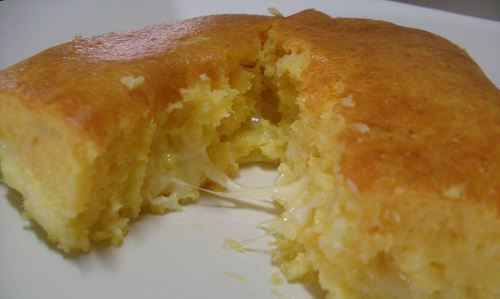 bolo-de-milho-salgado-com-queijo