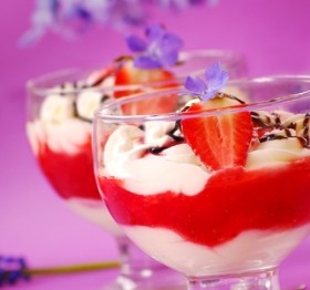 mousse-de-chocolate-branco-com-morangos