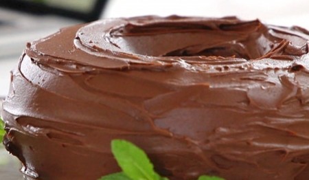 bolo-de-chocolate-com-calda-de-ganache-da-rita-lobo-f8-114910
