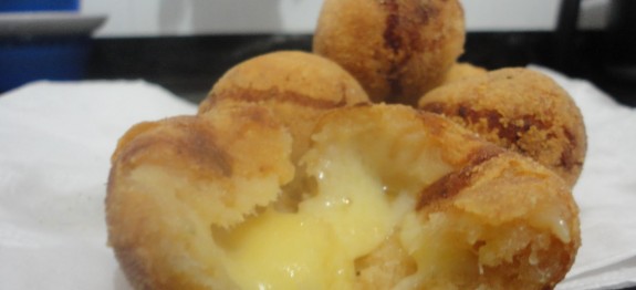 Bolinho de Camarão com Queijo