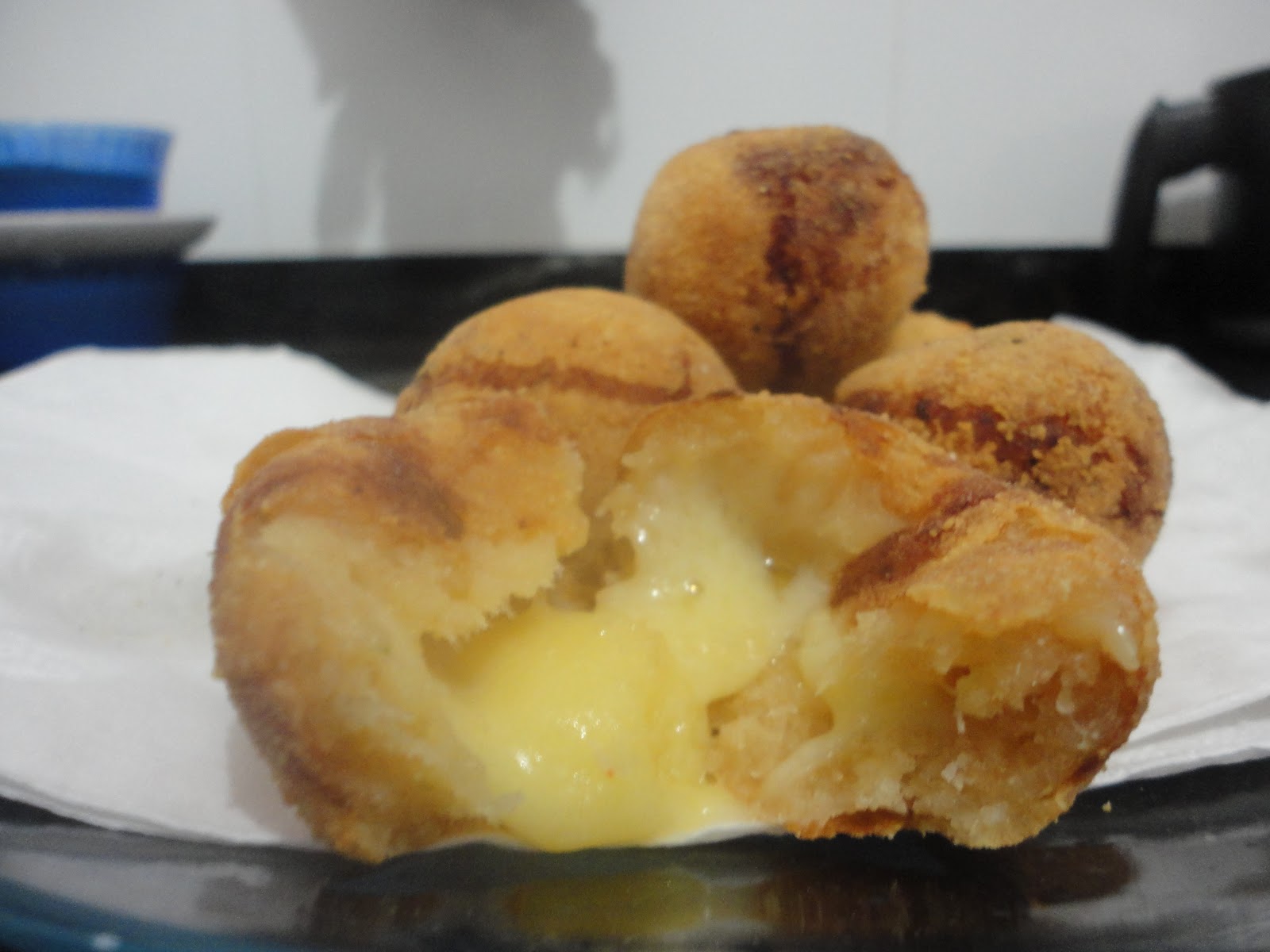 Bolinho de Camarão com Queijo