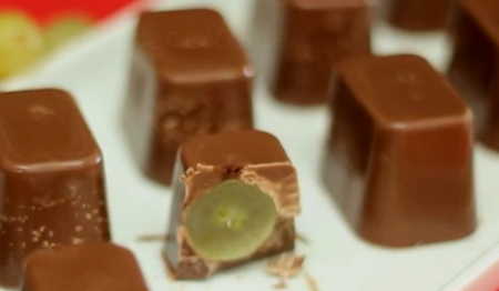 cubinhos-de-chocolate-e-uva-f8-113007