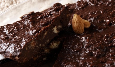 bolo-de-chocolate-com-amendoas-f8-7933