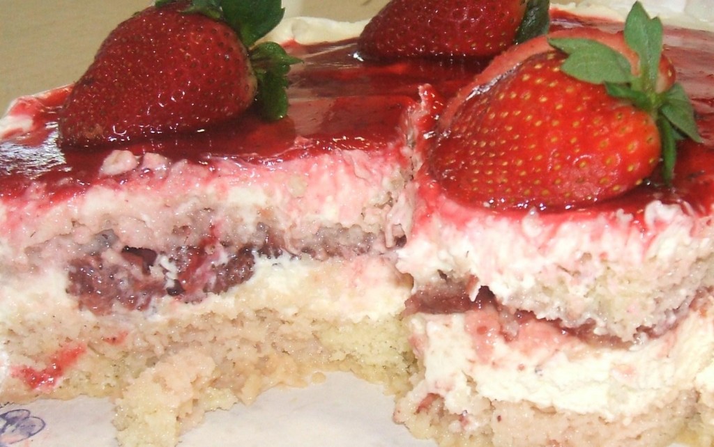 bolo-mousse-de-chocolate-branco-com-morangos-6-Cópia-1024×642