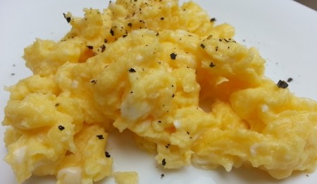 ovos-mexidos-com-casca-de-banana-f8-17253