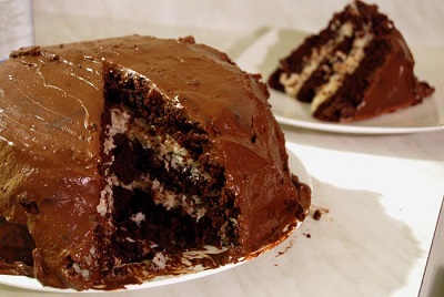 Bolo-de-chocolate-com-recheio-de-coco