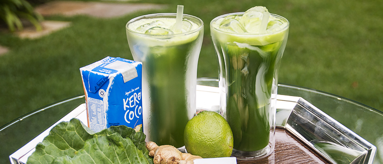 Suco detox com água de coco