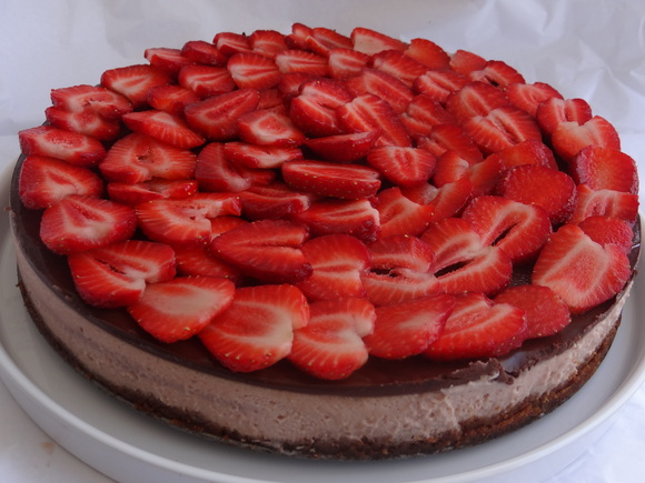 torta-de-nutella-com-pedacos-de-morango