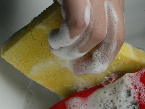 6 usos para a esponja de cozinha que vão te surpreender