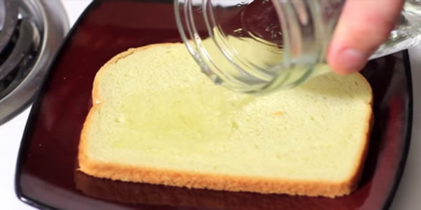 Ele-derrama-vinagre-numa-fatia-de-pão-e-a-razão-é-absolutamente-genial