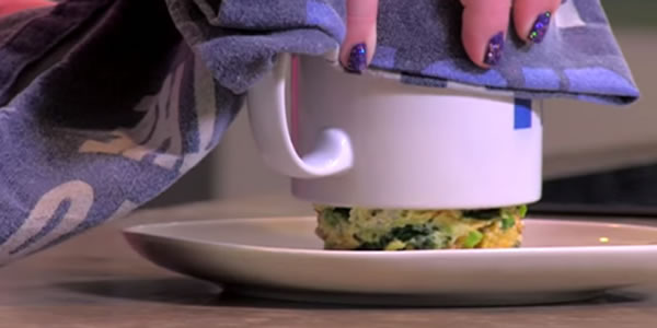 Ele-misturou-ovo-com-pedaços-de-pão-numa-taça-…-não-vai-acreditar-nos-resultados