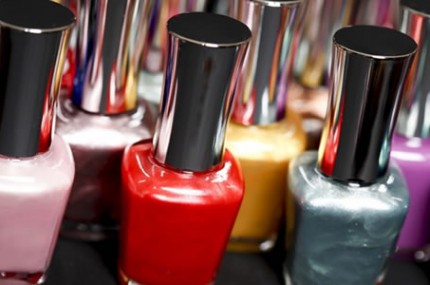 6-truques-para-seu-esmalte-não-envelhecer-nem-ficar-duro-tão-cedo-430×285