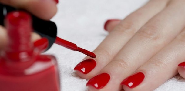 Truque do vinagre é tudo o que você precisa saber para o esmalte durar horrores. Veja