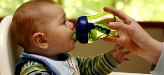 large_bebe-beber-agua