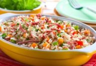 Arroz de panela de pressão com carne-seca