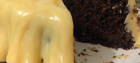 BOLO DE OREO COM COBERTURA DE BRIGADEIRO DE LEITE NINHO