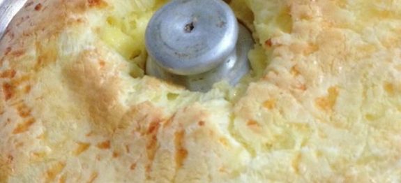 BOLO DE PÃO DE QUEIJO DELICIOSO