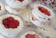 Bolo-no-Pote-de-Morango