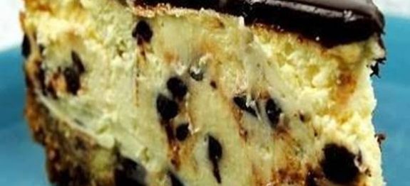 CHEESECAKE COM GOTAS DE CHOCOLATE
