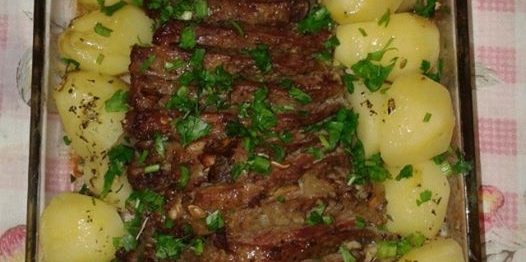 Picanha ao vinho tinto com batata