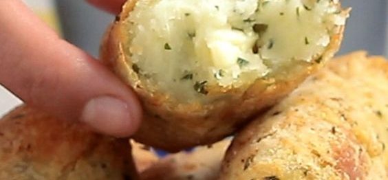 Bolinho de Aipim com Queijo