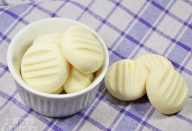 BISCOITO DE MAISENA COM LEITE CONDENSADO