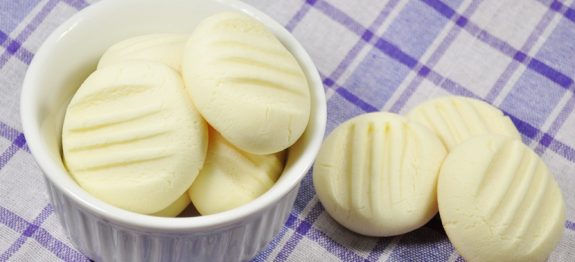 BISCOITO DE MAISENA COM LEITE CONDENSADO
